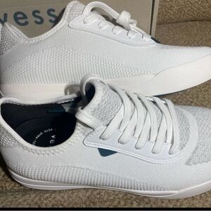 New Women’s White Weekend 1.5 Shoes Waterproof Size 7 Retail $145